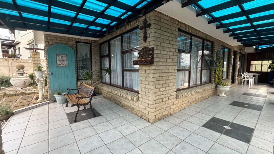 4 Bedroom Property for Sale in Hartenbos Heuwels Western Cape